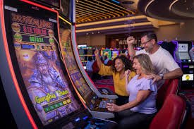 Dealer reveals both hands simultaneously Live dealer revealing both hands in Ninja vs Samurai game